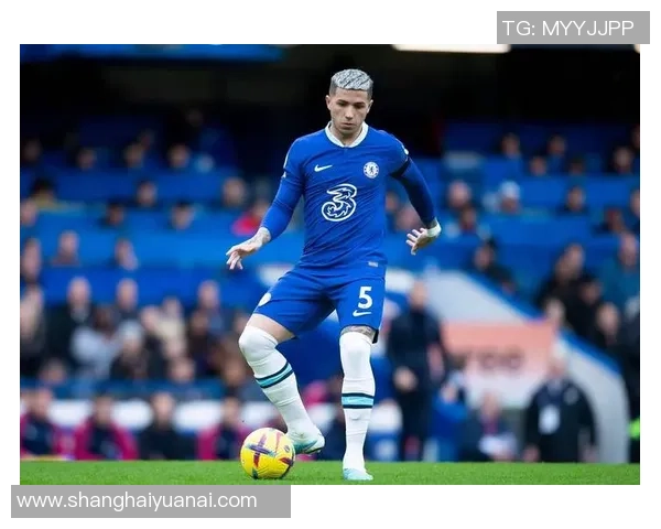 曼彻斯特城足球明星的辉煌历程与成就分析